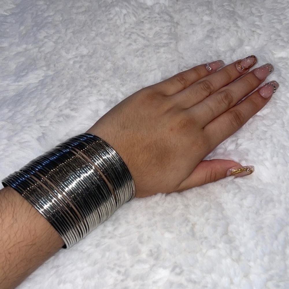 SLINKY STATEMENT  CUFF BRACELET ‎ PIECE
